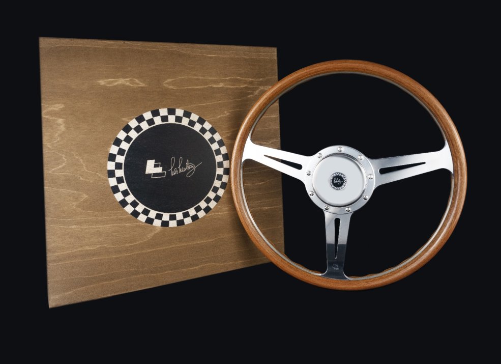 Vintage Les Leston wooden steering wheel and branded packaging.